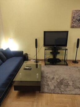 Rent a 3-room apartment in Teatralna metro station, Kyiv - apartment by the day