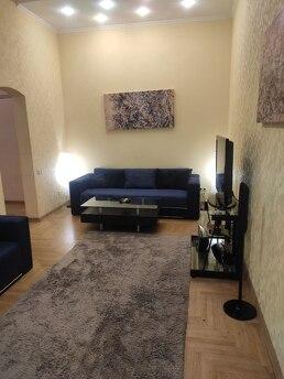 Rent a 3-room apartment in Teatralna metro station, Kyiv - apartment by the day