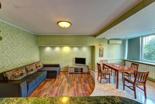 Podobova rent 3k apartment, Kyiv - apartment by the day