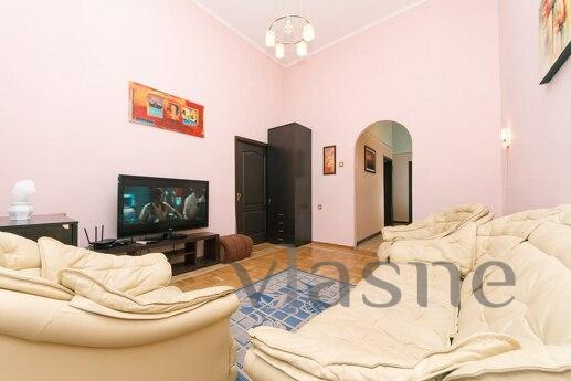 Podobova rent 4k apartment, Kyiv - apartment by the day