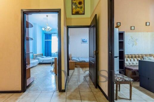 Podobova rent 4k apartment, Kyiv - apartment by the day