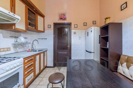 Podobova rent 4k apartment, Kyiv - apartment by the day