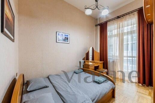 Podobova rent 4k apartment, Kyiv - apartment by the day