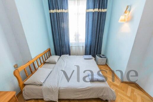 Podobova rent 4k apartment, Kyiv - apartment by the day