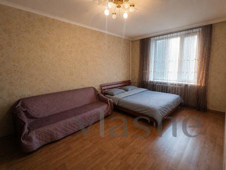 Pioneer. 3-room apartment. Red line., Krivoy Rog - apartment by the day