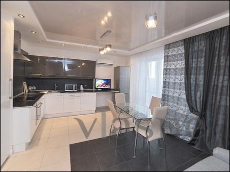 Luxury apartments in Moscow Hill, Yekaterinburg - apartment by the day
