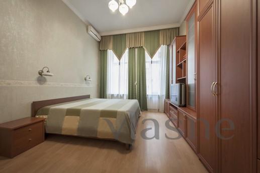 Spacious 2-bedroom flat on Chaykovskogo, Saint Petersburg - apartment by the day