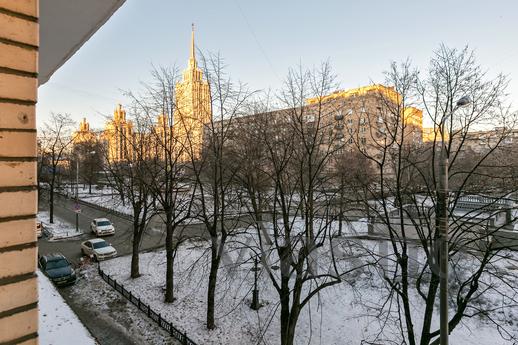 Daily Ukrainian Boulevard 6, Moscow - apartment by the day