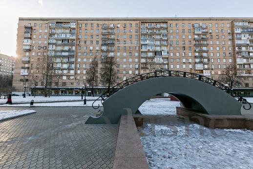 Daily Ukrainian Boulevard 6, Moscow - apartment by the day