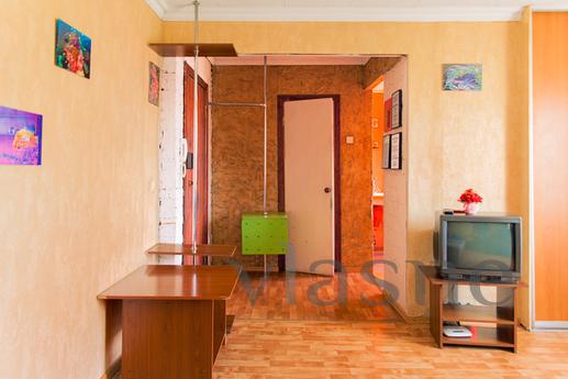 Cozy studio at the Zoo, near the metro, Novosibirsk - apartment by the day