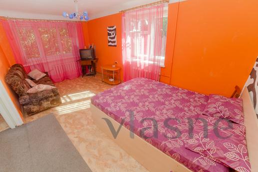 Cozy studio in the center of the metro, Novosibirsk - apartment by the day