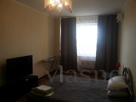 Modern and cozy 1 bedroom apartment, Krasnodar - apartment by the day